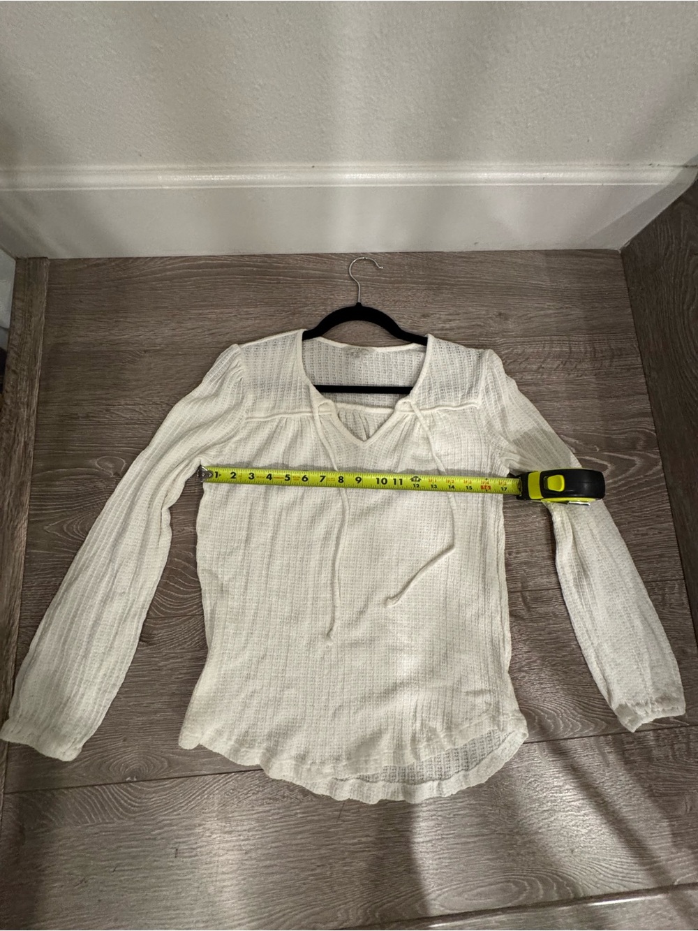 Lucky Brand Cream Waffle-Knit Long Sleeve Top with Tie Neck Women’s Size M Beach